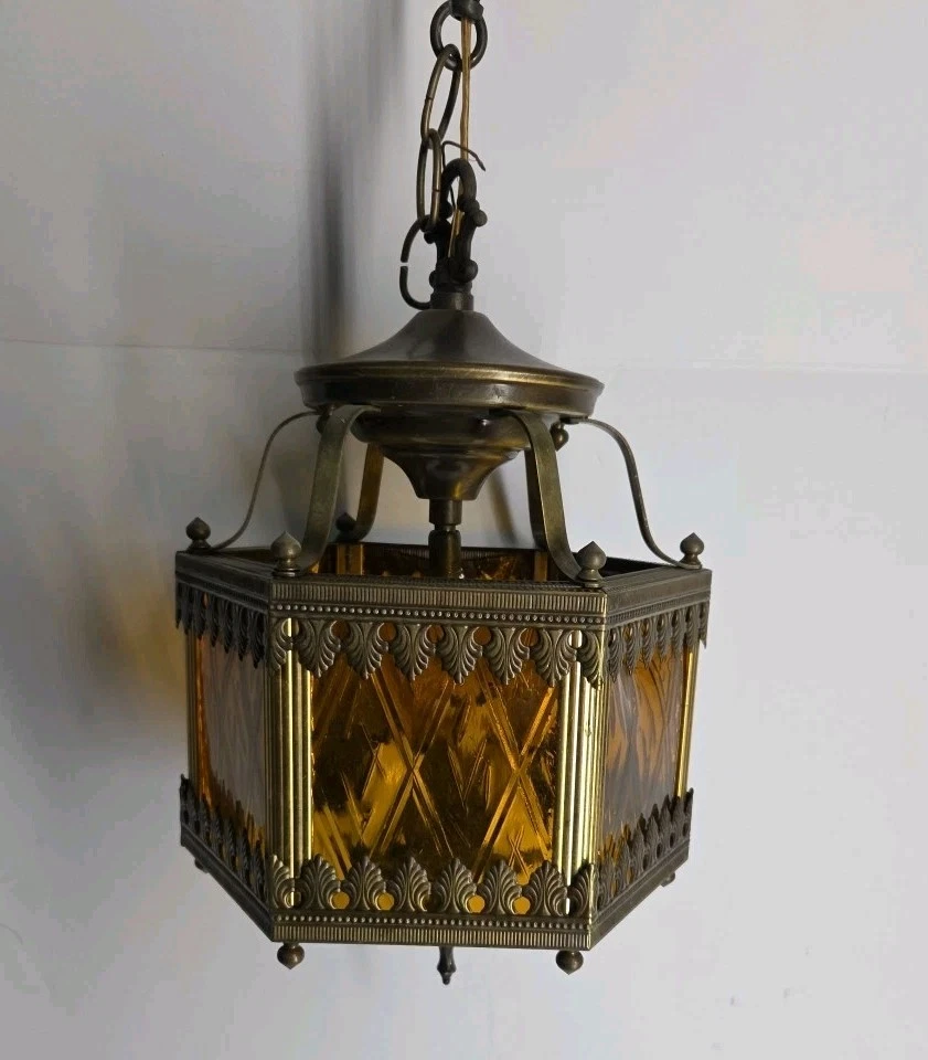 Lámpara colgante Swag de latón dorado MCM de colección colgante gótico ornamentado lentes ámbar iluminación Foto 1 de 4