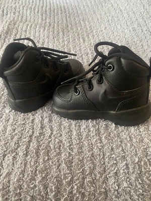 Nike Kids Manoa Lace Up Hiking Boots Black Leather Unisex 5c Youth Toddler Shoes - Image 1 of 4