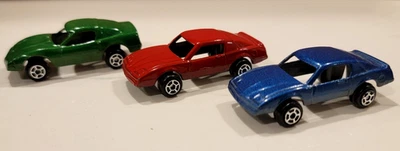 3 autos TOOTSIE TOY de colección -- 2 Pontiac Firebird y 1 Chevy Corvette -- fundidos a presión Foto 1 de 4