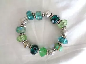Braccialetto perle in bachelite verde e turchese con distanziali in metallo (#6271) - Foto 1 di 4