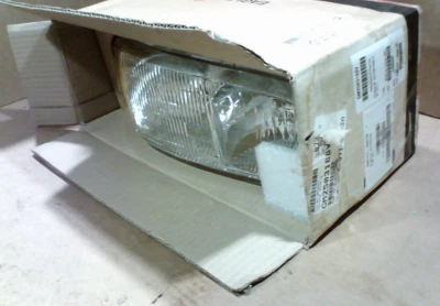 GM OEM PART 1999-2007 GMC SIERRA YUKON HEADLIGHT ASSEMBLY RIGHT SIDE GM2503188V - Image 1 of 4