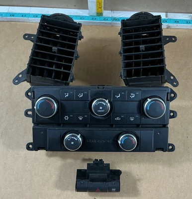Chrysler Town & Country 2008-2010 control de clima de aire acondicionado con rejillas de ventilación del tablero central OEM Foto 1 de 4