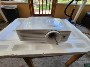 Optoma HD27HDR 1080p 4K HDR Ready Home Theater Projector for Gaming and Movies - Picture 1 of 5