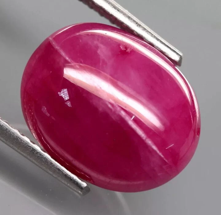 Cabujón de rubí natural de 7,56 quilates Foto 1 de 1