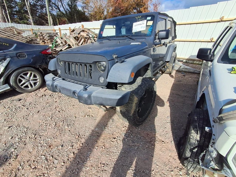Transfer Case VIN W 6th Digit Jk Body 3.6L Fits 12-18 WRANGLER 2649745 - Image 1 of 4