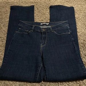 Levi's Jeans Women’s 10M 30x32 Blue Classic Boot Cut Dark Wash Denim - Picture 1 of 6