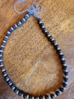 Collar de cuentas único hecho en casa Foto 1 de 3