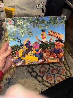 Rompecabezas de 24 piezas Milton Bradley Sesame Street 1990 vintage. Completo Foto 1 de 4