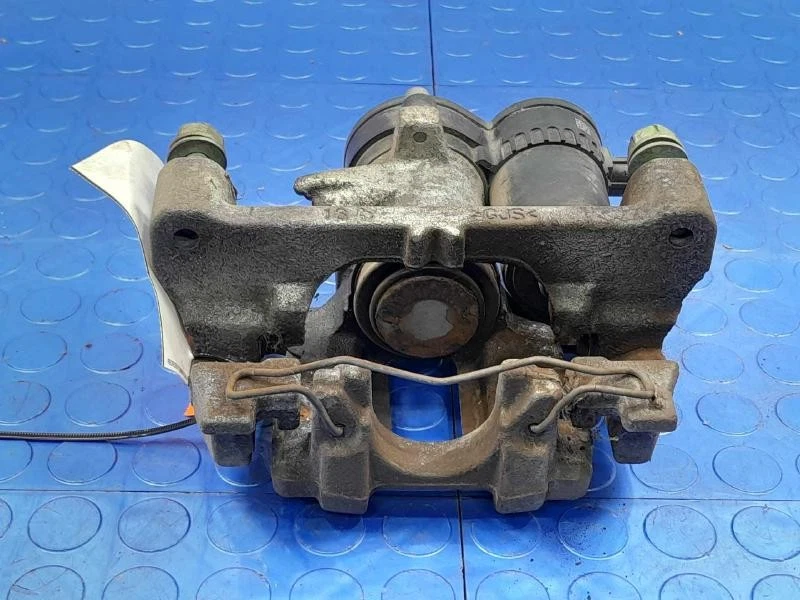 Conjunto de pinza de freno trasera Subaru Outback 20-24 lado derecho del pasajero OEM Foto 1 de 4