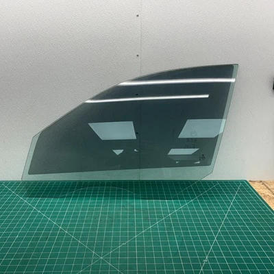 04-10 BMW E60 E61 528i 535i 550i M5 ПЕРЕДНЕЕ ЛЕВОЕ ВОДИТЕЛЬСКОЕ БОКОВОЕ СТЕКЛО ОТ ОРИГИНАЛЬНОГО ПРОИЗВОДИТЕЛЯ - Изображение 1 из 4