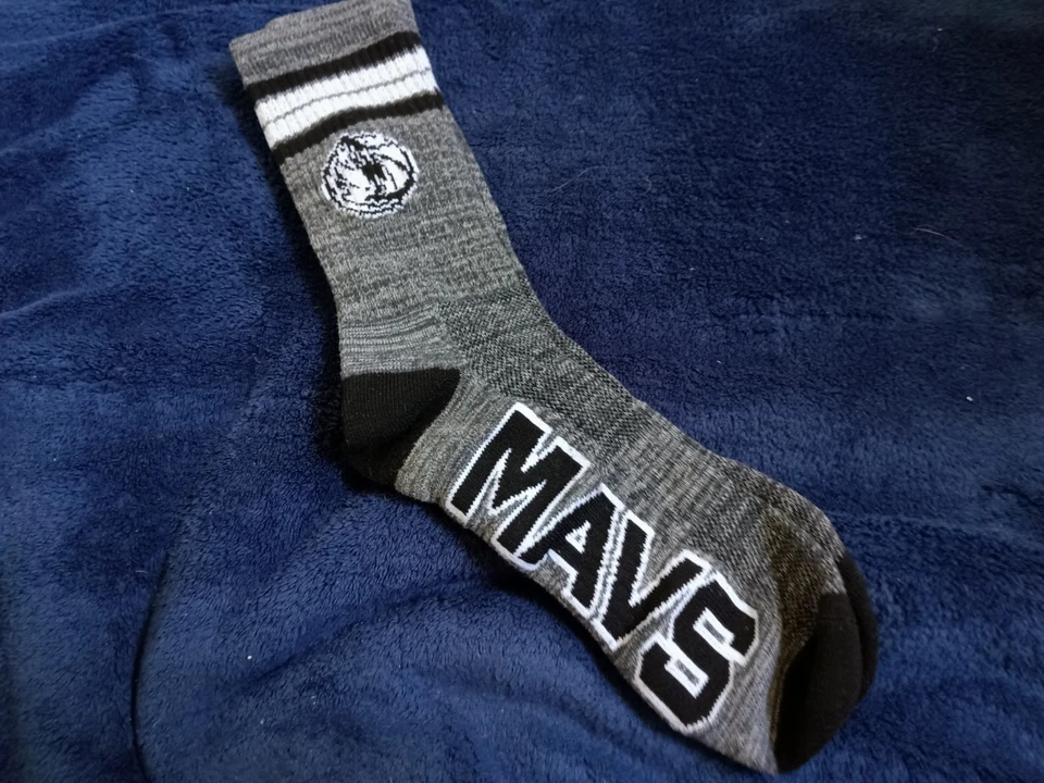 Nuevo con etiqueta, calcetines Dallas Mavericks, multicolor, se adapta a zapatos talla aproximada 6-12 Foto 1 de 1
