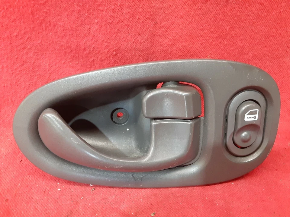 Manija de puerta interior Saturn Vue 2002 2003 gris oscuro delantera derecha Foto 1 de 4