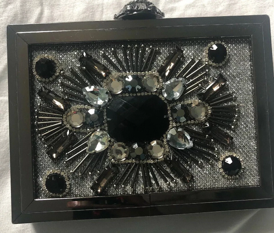 Cartera clutch Gianni Bini con joyas Foto 1 de 4