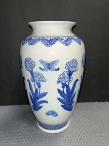Vintage Made in China Blue and White Floral Temple Jar/Vase 9.5” Tall 5.5” Wide - Picture 1 of 6