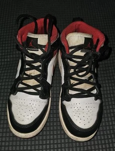 Nike Air Jordan 1 Mid Chicago Black Toe Kid’s Size 1y - Bild 1 von 6