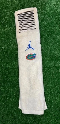 Toalla de fútbol americano Nike Air Jordan Florida Gators Team emitida QB blanca azul usada Foto 1 de 4