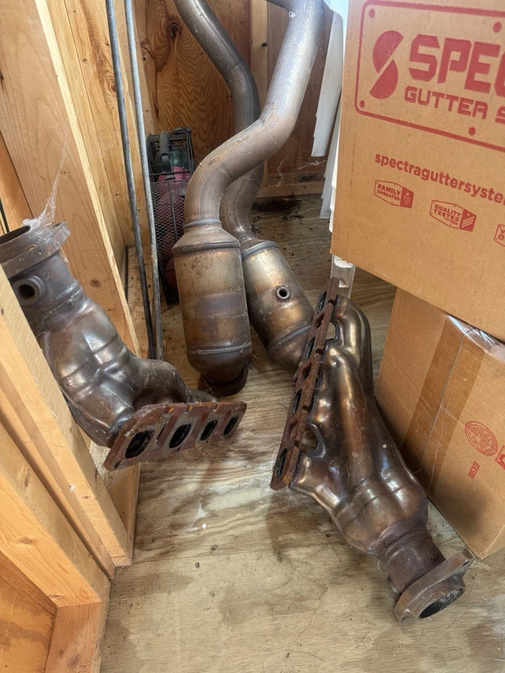 Dodge Charger Scatpack 2022 6,4 HEMI fabricante original Mopar convertidores y cabezales catalíticos Foto 1 de 4