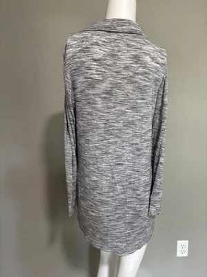 Top MERONA para mujer gris jaspeado cuello en V bolsillo inferior mangas largas Foto 1 de 4