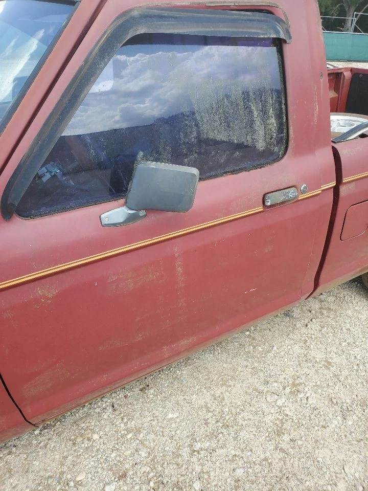 Conjunto de puerta delantera izquierda usado se adapta a: Ford Ranger 1987 manual sin ventana de ventilación Foto 1 de 4