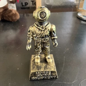 Statua in metallo tuta subacquea MORSE attrezzatura subacquea alta 8" retrò acqua profonda - Foto 1 di 6