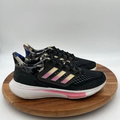 Tenis para correr Adidas para mujer talla 7,5 EQ21 Run 'Floral' negros/rosa GX7320 Foto 1 de 4