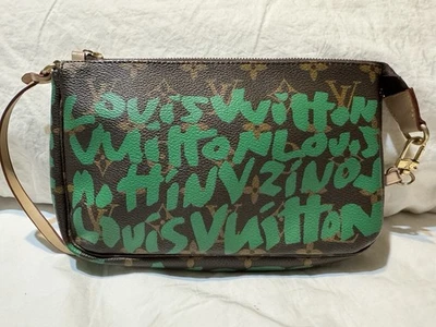 Bolso Louis Vuitton Pochette Mini Accesorio Verde Graffiti Foto 1 de 4