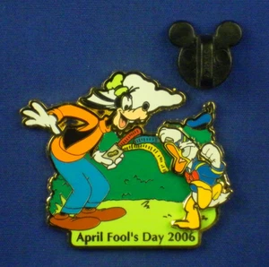 Goofy and Donald Duck April Fool's Day 2006 PinonPin LE OC Pin # 46008 - Picture 1 of 4