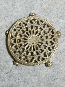 Antique Brass Trivet with Lion Paw Feet, 5" diameter. - Bild 1 von 3