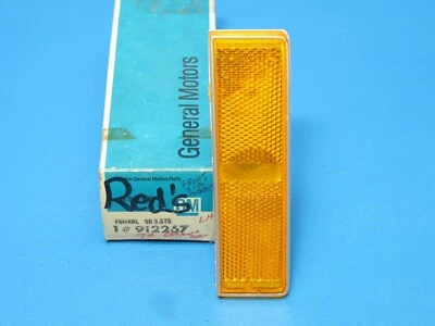 Lente lámpara marcadora delantera derecha Pontiac Bonneville Catalina 1974 GM Guide 912267 NOS 912267 Foto 1 de 4