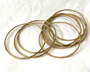 VINTAGE 9 GOLD TONE VERY THIN GYPSY BANGLE BRACELETS TEXTURED AND SMOOTH - Picture 1 of 6