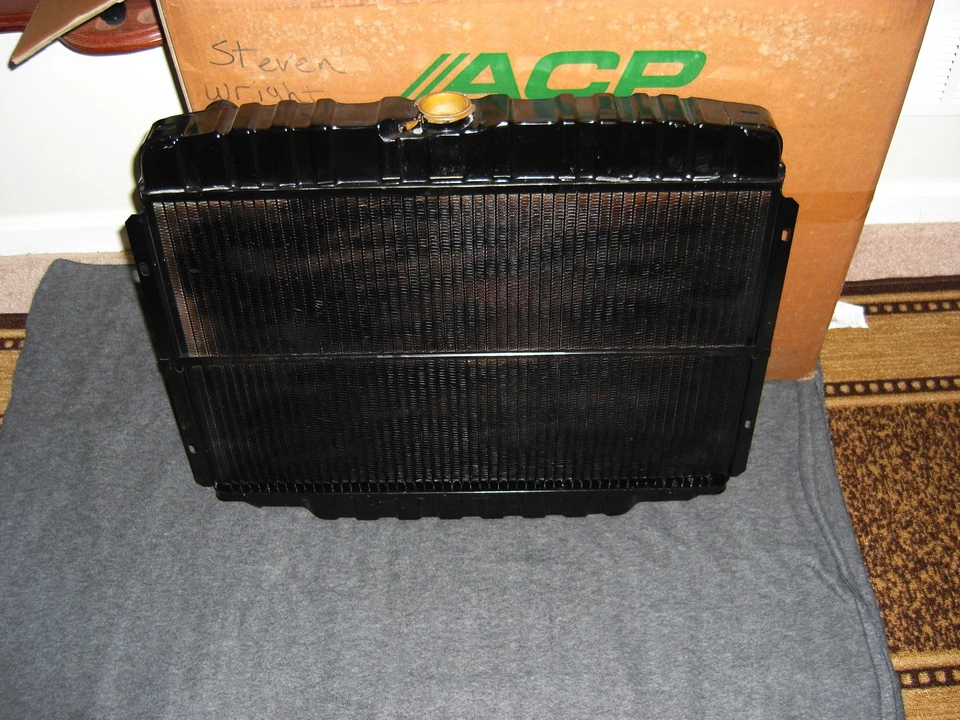 Radiador ACP FM-ER006 para Ford Mustang/Mercury Cougar 67-69  Foto 1 de 4