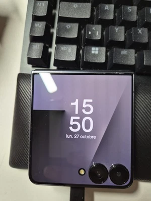 Samsung Z FLIP 7 256 GB Jet Black  (Kaufdadum 18.07.2025)  - Bild 1 von 4