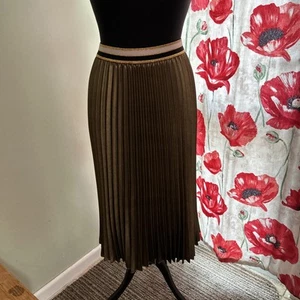 Ladies M & S Midi -Maxi Gold Colour Pleated Skirt. Size 20. - Picture 1 of 8