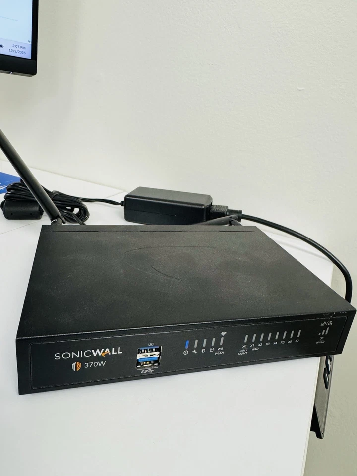 Sonicwall TZ370W Secure Upgrade 3YR Essential Edition (02-SSC-6833) -Caja abierta Foto 1 de 3