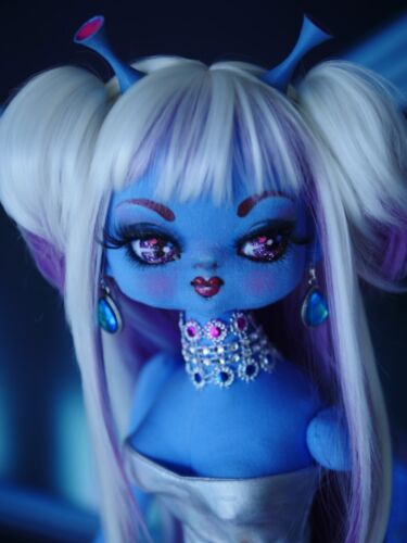 Alieanna Blue, a 21.5" Big Eye Alien Space OOAK W/Ray Gun Bradley Type Pose doll