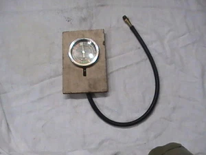 Vintage Fuel Pump Pressure/Engine Vacuum Tester Gauge  - Picture 1 of 1