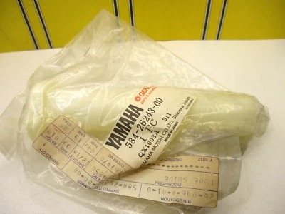 Tubo guía del acelerador Yamaha XS360 XS400 XS500 XS650 XS750 NOS OEM # 584-26243-00 Foto 1 de 3