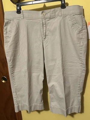 Dockers Womens Capri Pants Size 20W  Waistband  Pockets Beige - Image 1 of 4