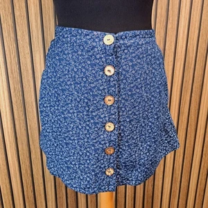 Fat Face Short Skirt Blue White Floral 16 Button Front Mini Pockets 100% Cotton - Picture 1 of 8