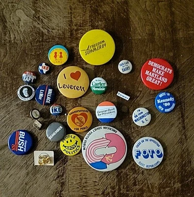 Lote de 25 prendedores y botones políticos que abarcan décadas Foto 1 de 4