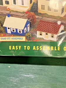 PLASTICVILLE BACHMANN O & S GAUGE (2) CAPE COD HOUSES #45608 - Picture 1 of 3