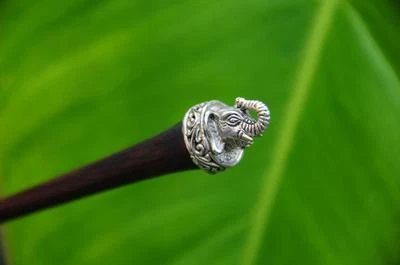 PIN PALO DE PELO de madera hecho a mano ELEFANTE madera Sono METAL ORNAMENTADO nuevo hecho a mano Foto 1 de 4