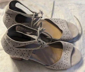 Coconuts by Matisse Bexley Perforated Sandals Faux Leather Shoes Women’s Size 8M - Picture 1 of 12