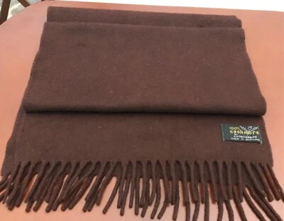 Bufanda marrón oscuro de colección Lochcarron 100 % cachemir para hombre... Hecha en Escocia... 56" de largo Foto 1 de 2