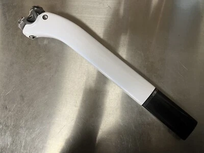 Assento Pinarello DOGMA F carbono/titânio. Deslocamento branco 350 mm, 20 mm.  - Imagem 1 de 4