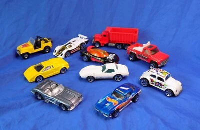 Hot Wheels Lote de 10 Camiones de Volteo Diecast Vintage con Corvette Jeep CJ-7 VW Beetle Foto 1 de 4