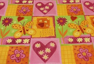 COVINGTON AMOUR ROSA FLOR CORAZÓN MARIPOSA TELA JUVENIL POR YARDA 54"W - Imagen 1 de 5