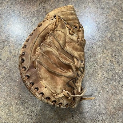 Spalding 42-7015 Right-Handed Catcher's Mitt, Ted Simmons Model - Image 1 of 4