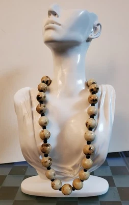 Collar de Cuentas de Cerámica Beige y Vidrio Negro 21.5-23.5" en Plateado Foto 1 de 4