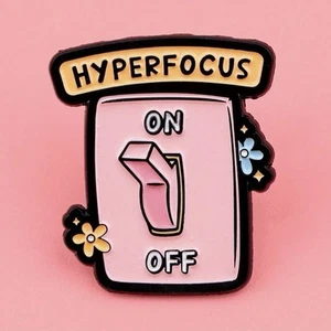 Pin de esmalte Hyperfocus On/ Off - Interruptor de luz rosa neurodivergente TDAH autismo - Imagen 1 de 7